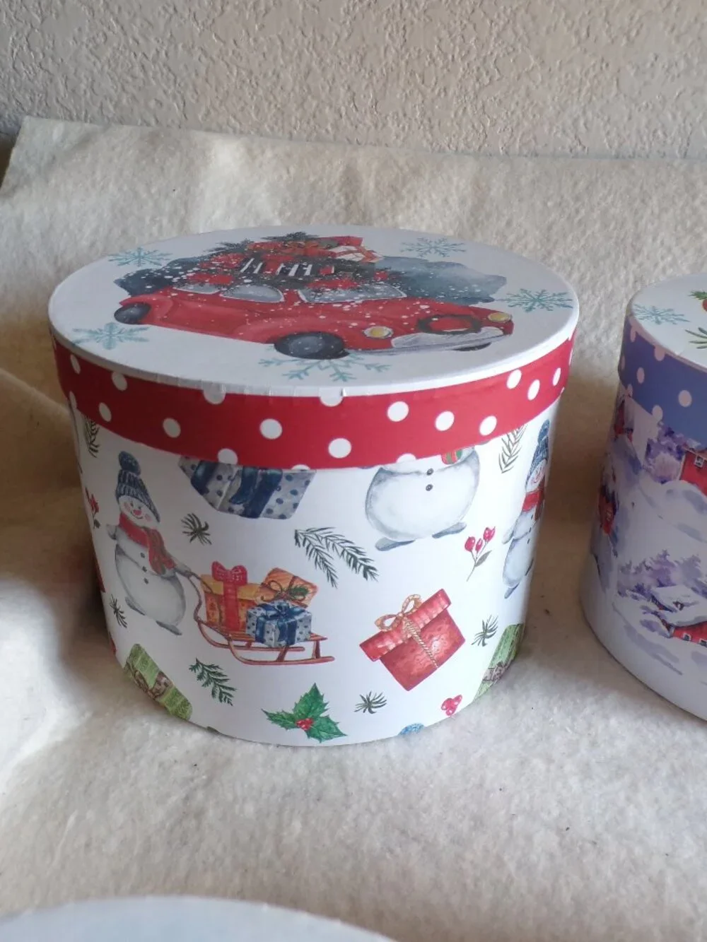 4 Holiday Boxes Round Gift Boxes Unique Fun Festive Winter Design Stacking NEW